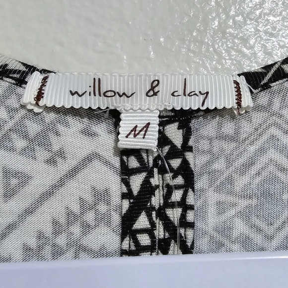 ✨️4/$20. NWT WILLOW & CLAY Sleeveless Aztec Print Open Back Blouse, M - Picture 9 of 11